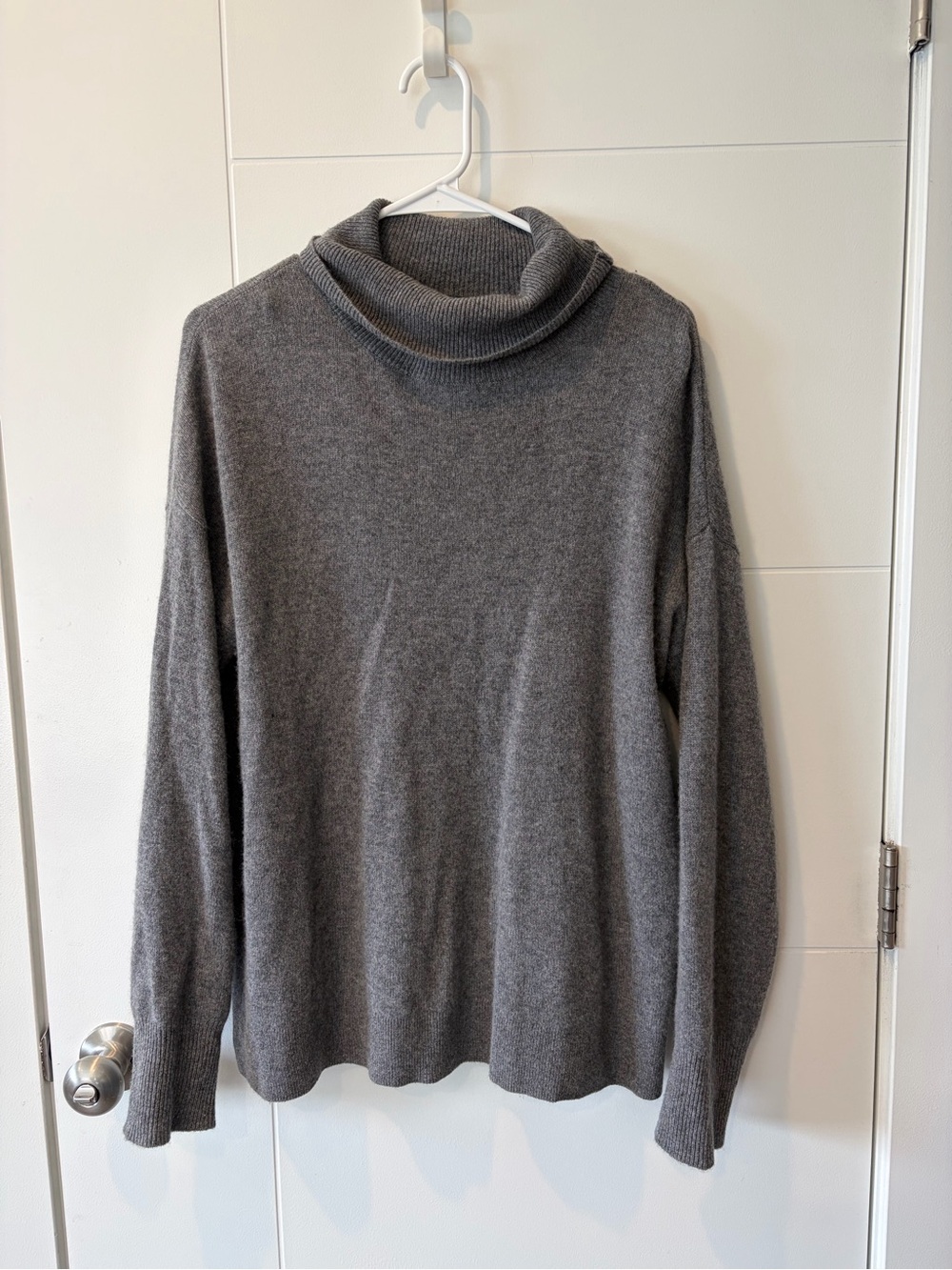 Halogen Cozy Gray Turtleneck 100% Cashmere Sweater